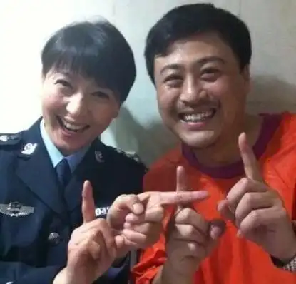 闫学晶45岁在剧组怀孕继女劝她放弃儿子劝她生下来