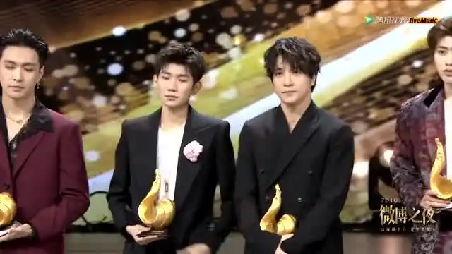 蔡徐坤,华晨宇,王源,薛之谦,张艺兴同台一起得奖,都不愧是音乐才子!