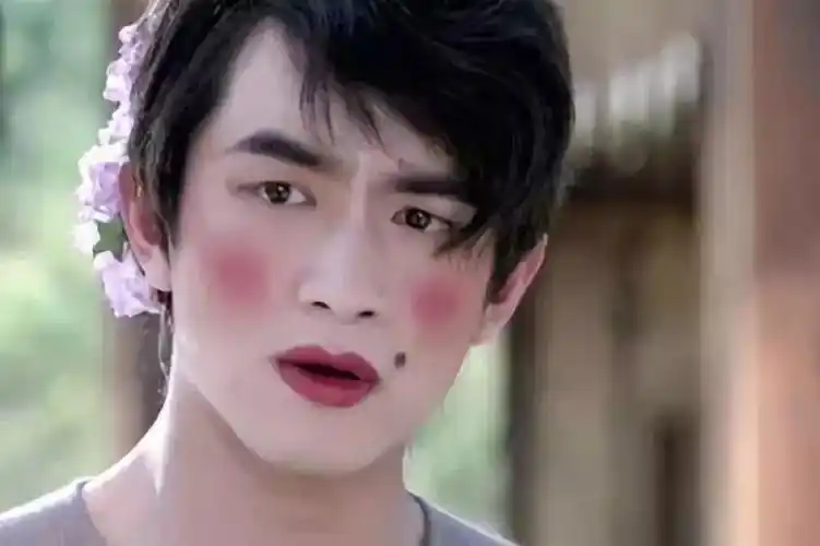 比素颜还要丑,女生化妆的七大雷区!_控制