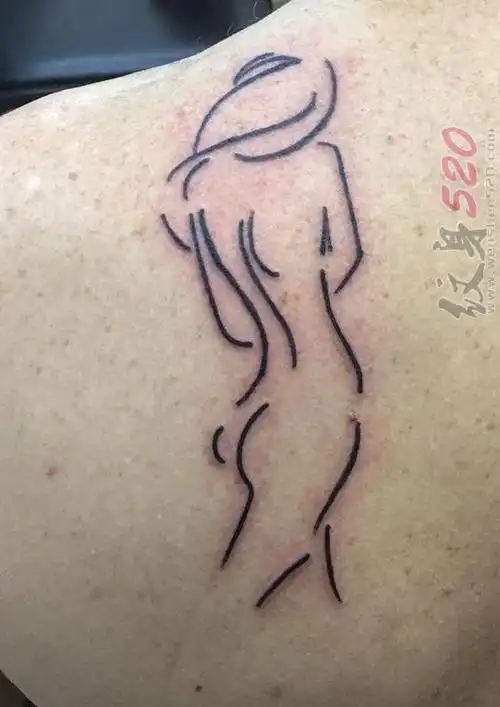 极简线条纹身 女生背部极简线条纹身图片