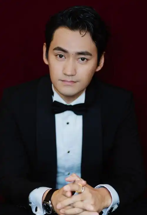 简介:袁弘上海电影节帅气写真图片,分享一组袁弘图片给大家,图中的