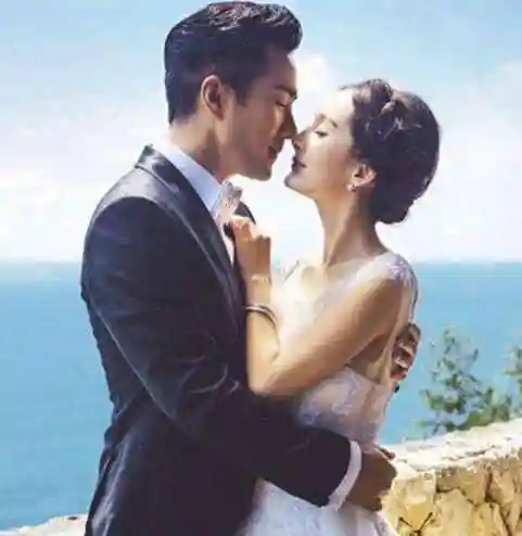 刘恺威陈都灵民政局"领证"路人:杨幂前夫!谁注意陈都灵表情?