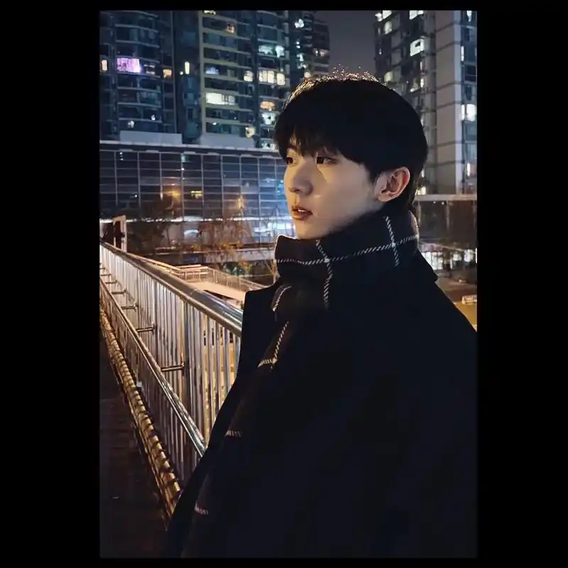 冬天大衣围巾天桥马嘉祺