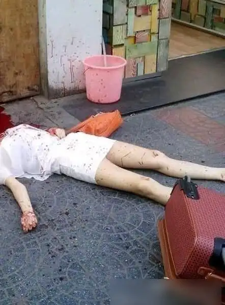 上砍死女子拾荒男子大街上砍死女子经审查,行凶者田荣荣,24岁,彬县人