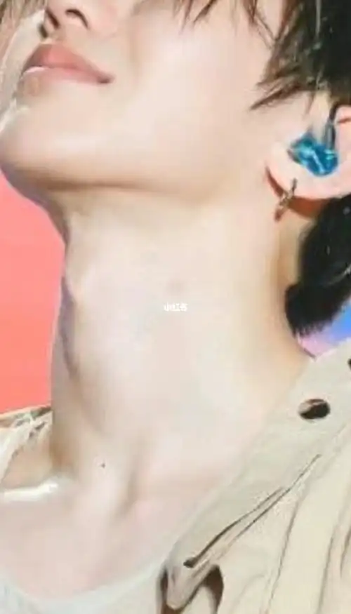 蔡徐坤喉结卡点