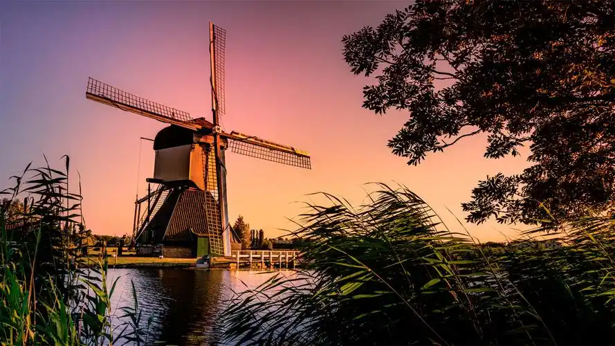 荷兰式风车唯美高清桌面图片