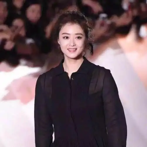 刘涛蒋欣同框对比,44岁刘涛显老,40岁蒋欣身材丰满,女人味爆棚|女性