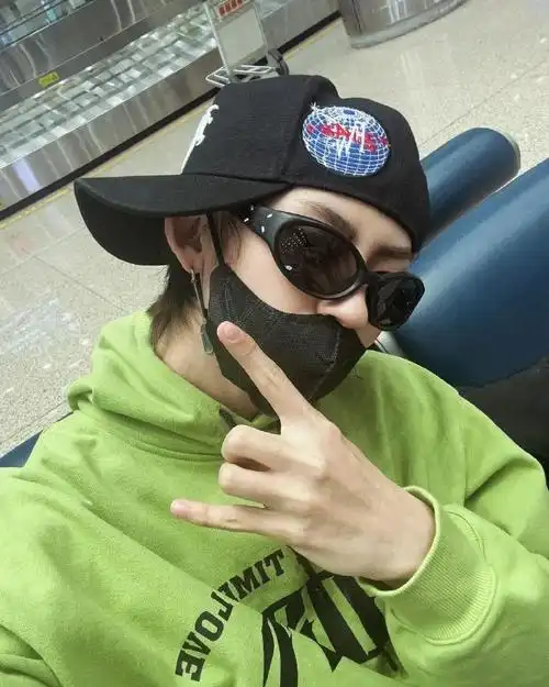 20240328分享@小鬼-王琳凯ins一则    平安落地!