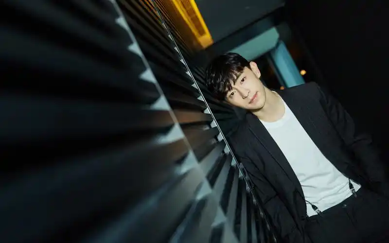 邓伦高清电脑桌面壁纸