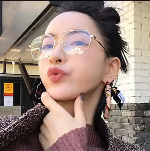 近视镜女 长脸_网红明星同款金边方形眼镜女素颜神器框架潮个性大框长