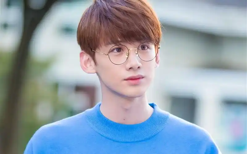 白敬亭童年照大曝光,肉嘟嘟的小脸好可爱