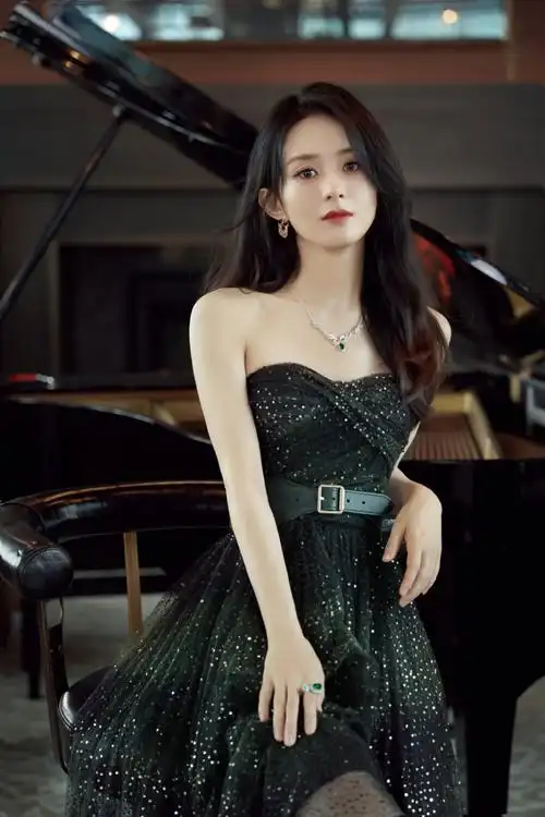 赵丽颖 迪奥品牌大使 身穿2020早秋成衣系列,搭配dior顶级珠宝系列