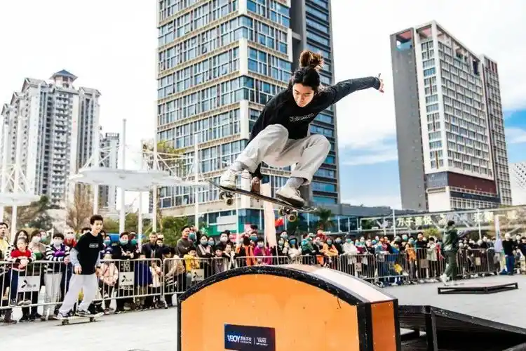 活动回顾 | 元旦滑板主题赛圆满落幕!多图预警_观众