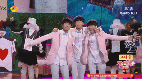 [tfboys][分享]170723 那些年添福宝搭过的肩 团魂满满的三胞胎三兄弟