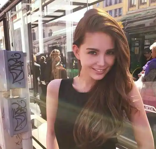 22岁嫁大14岁周杰伦,连生三胎的昆凌,没你想的那么简单