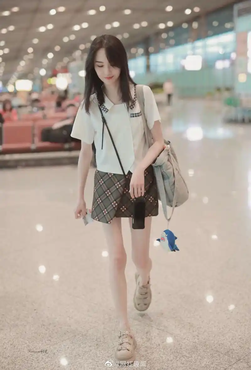 郑爽这腿好可怕,太瘦了吧!