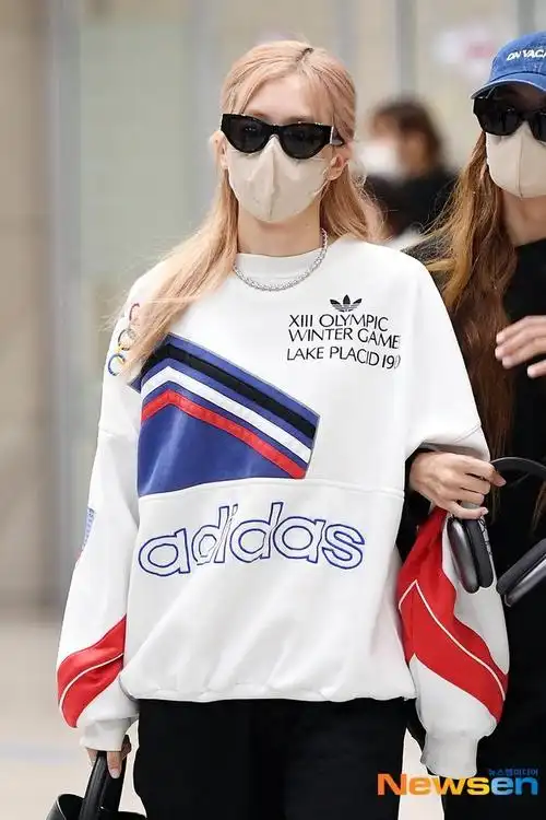 朴彩英唯一主唱#【图片】230504ros07超话@roses_are_rosie仁川机场