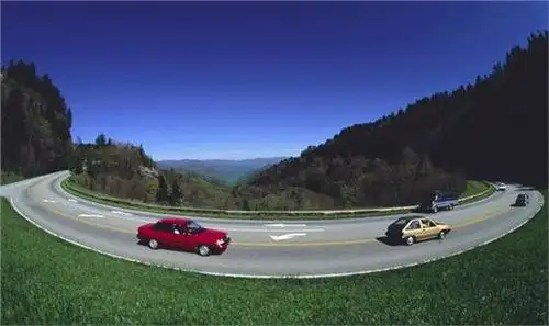 几种不同路况下的转弯技巧_恩施凯冠达汽车优惠促销_卡车之家