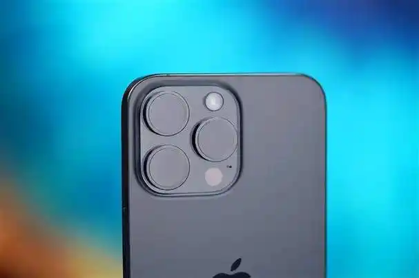 iphone15promax的潜望式镜头是如何改善变焦功能的