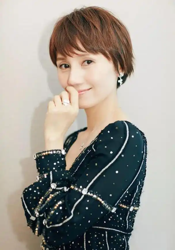 女人上了年纪之后,尽量别留"这5款发型",大妈感十足还没气质