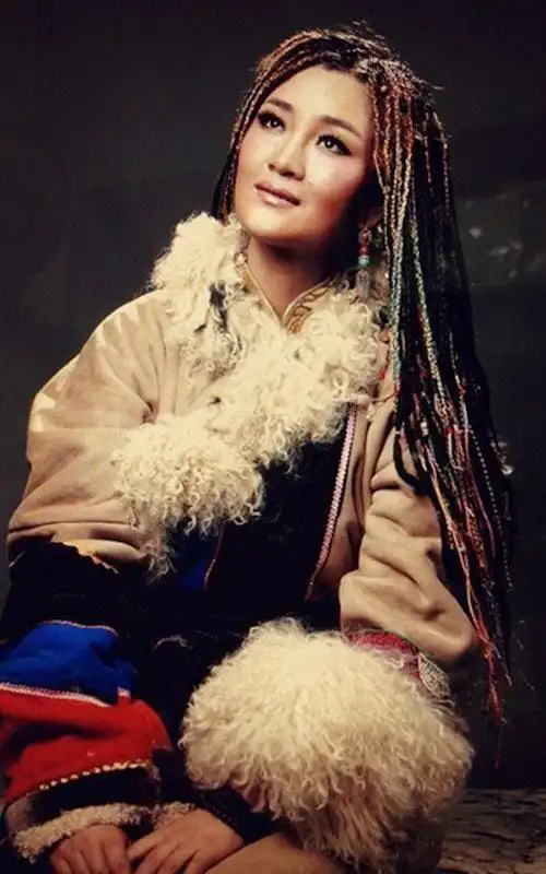 降央卓玛出场费降央卓玛经纪人13763337670