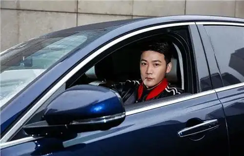 以捷豹xfl车主之名 实力影星畅谈 作为陆毅的"明星级"座驾,新一代捷豹