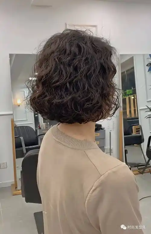 12月 短发 "烫一下更好看更有气质"_短发_发型_时尚