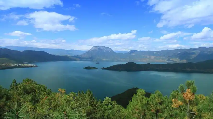 唯美泸沽湖自然风光桌面壁纸高清大图预览1920x1080_风景壁纸下载_美