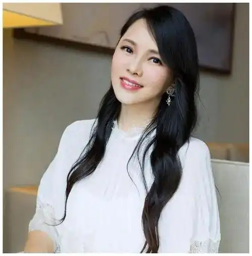 庾澄庆母亲90岁寿宴现场曝光婆媳罕见同框张嘉欣美貌不输伊能静