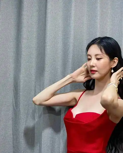 少女时代徐贤,诱人身材成熟魅力,低胸连衣裙,变身性感代名词_活动