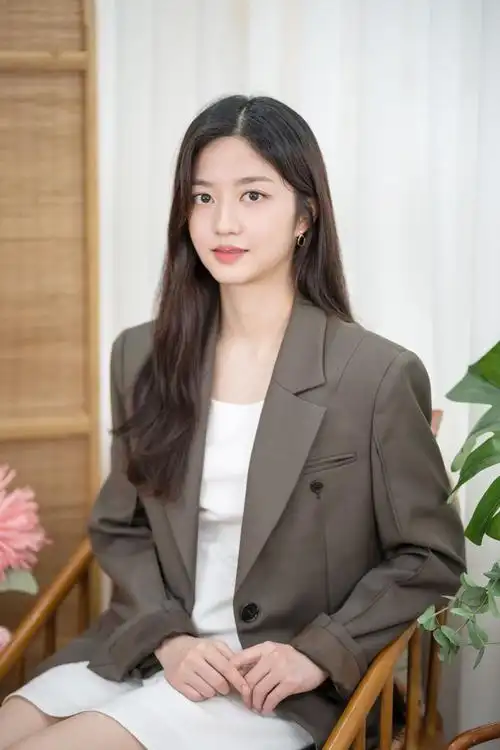 【采访】金贤秀"终映时又高兴又舍不得.要成为无条件想见到的演员"