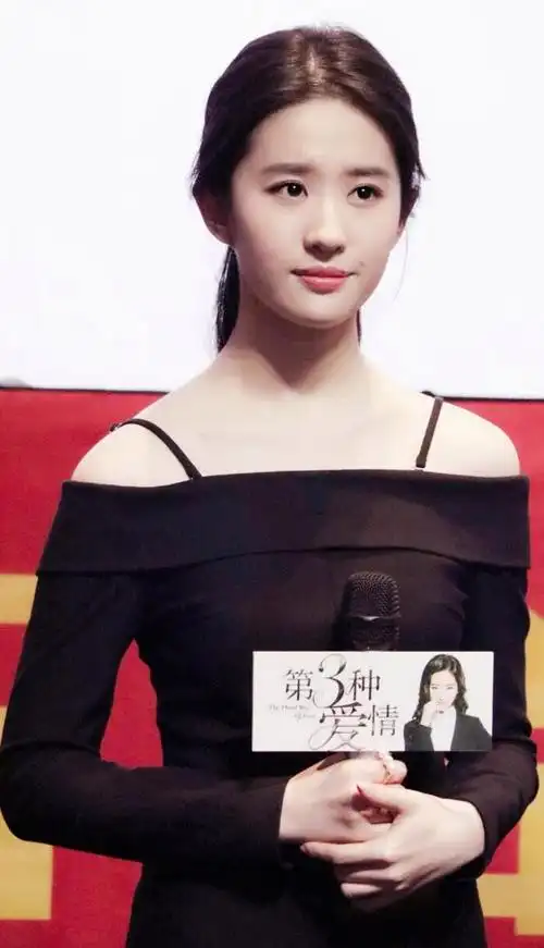 刘亦菲《第三种爱情》现代装非常漂亮你喜欢古装美女还是现代美女