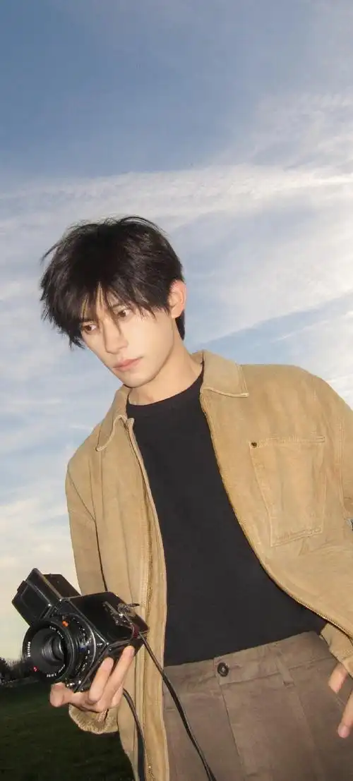 易烊千玺工作室照片##易烊千玺电影小小的我