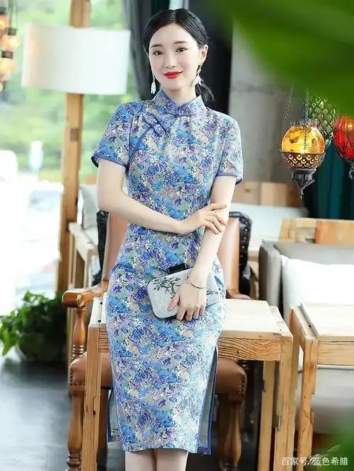 阿姨们想要拍出好看旗袍照,19个拍照姿势用起来,照片优雅又自然