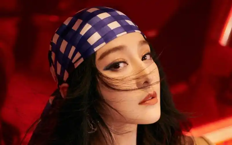 范冰冰亮相uti2021秋冬时装秀