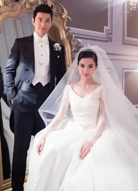 秦岚|秦岚黄晓明分手17年后: 他离婚后与网红传绯闻, 她牵手小10岁