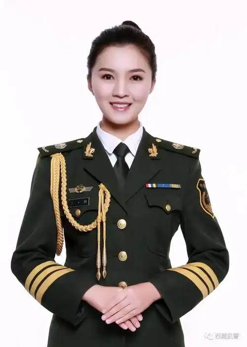 《哨位上的青春》军营里的绿花!女兵漂亮,男兵帅气!