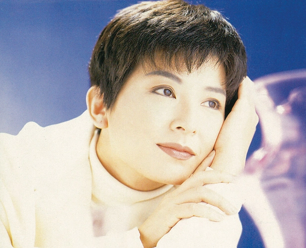 天后陈淑桦罕见近照曝光 63岁难掩苍老 当红时改名退圈至今未婚 | 新