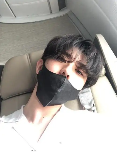 一些超有kun味的自拍哇    #蔡徐坤#ride or die -蔡徐坤