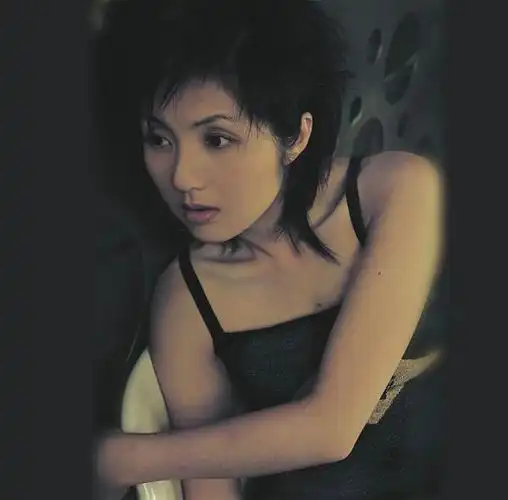 求杨千嬅的照片,可以和这张eason的做情侣头像的