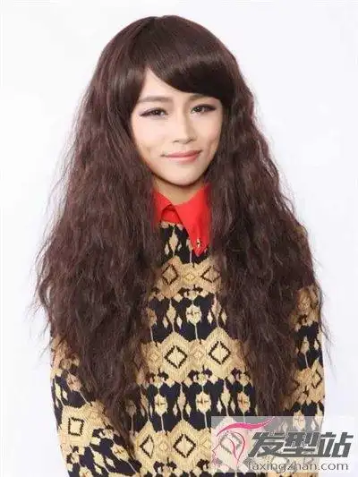 女士长发烟花烫造型吸睛非主流赚足回头率