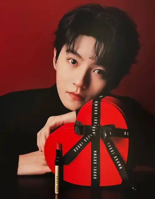 王俊凯这是王俊凯最近拍的,王俊凯颜值真的是高的没话说呀,王俊凯也是