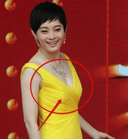 孙俪穿深v出席活动,面色暗黄憔悴,网友:真有料