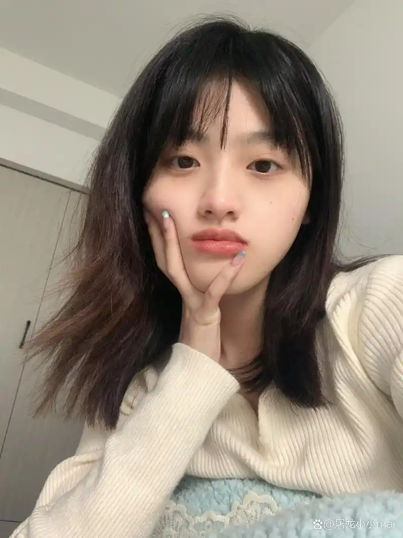 一个灵动可爱的短发素颜