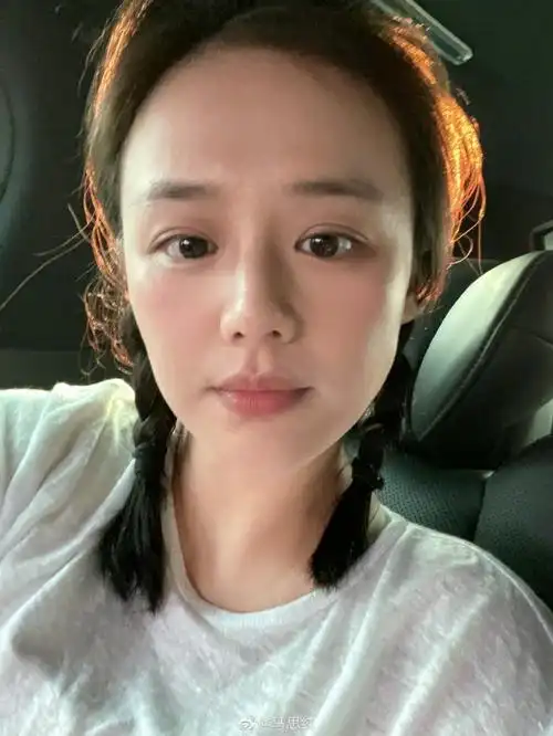 9月16日,马思纯在社交平台上晒出自己的健身日常和素颜自拍,并配文"