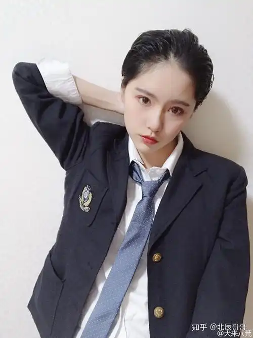 为什么成果早期会有个别所谓"大尺度"写真? - 知乎