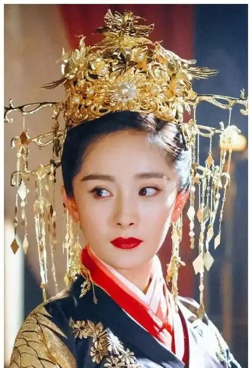 4个不同版本"皇后娘娘",前三位个个美若天仙,但她才是真正的