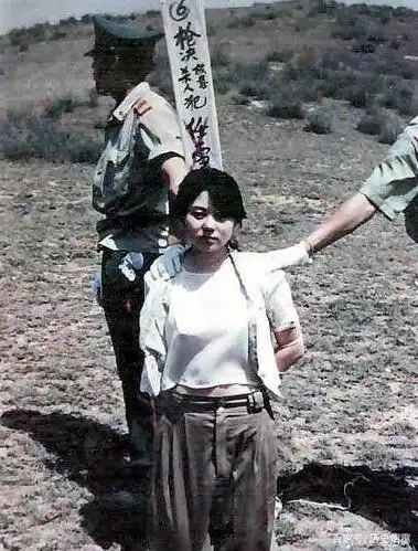 22岁花季少女被枪毙,死前表情镇定,不少人同情她的遭遇
