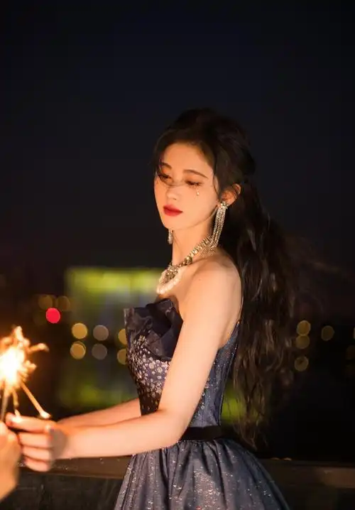 鞠婧祎蓝色星钻裙优雅写真图片115