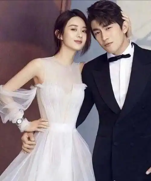 今天,有媒体拍到了赵丽颖,林更新剧组《与凤行》一起聚餐,自从官宣